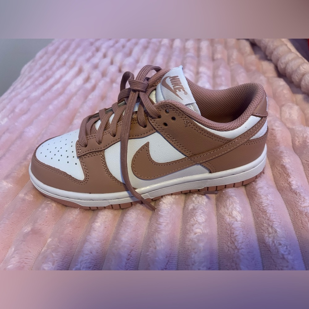 pink nike dunks
